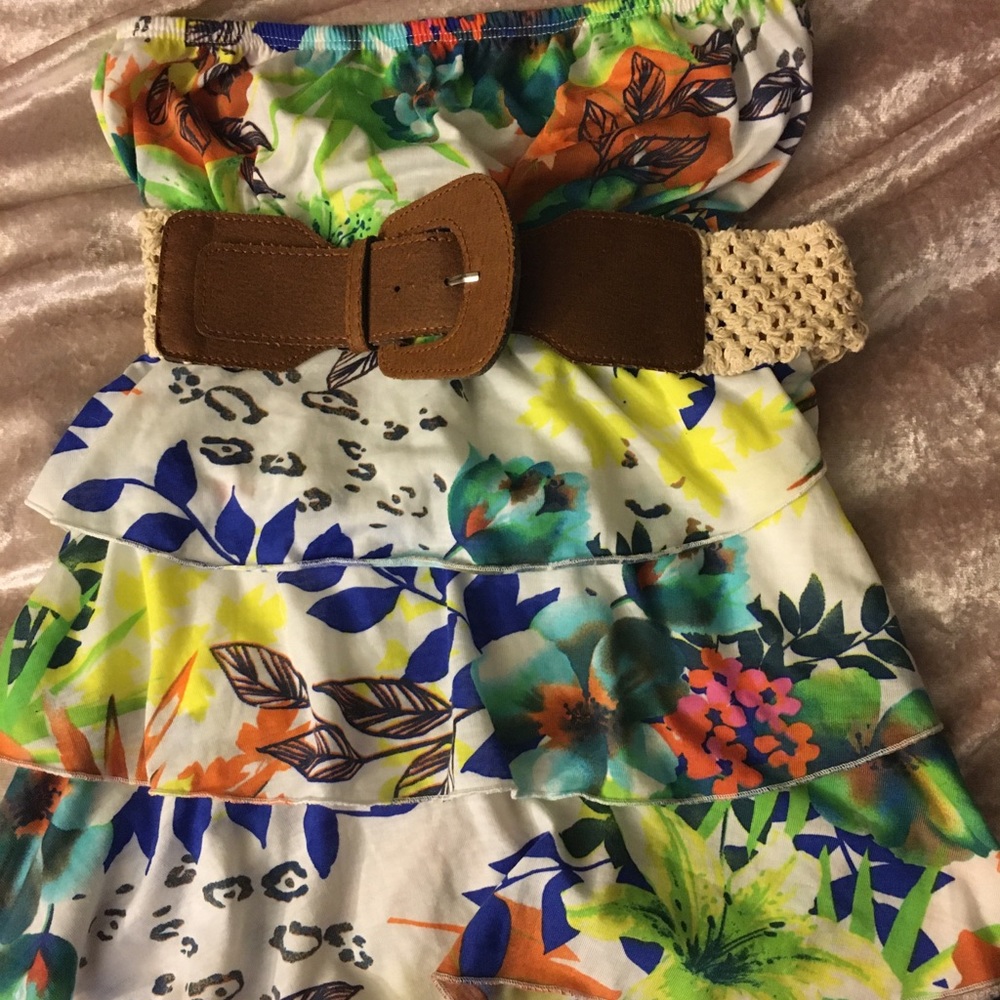 Belted Y2K like ruffle tube top